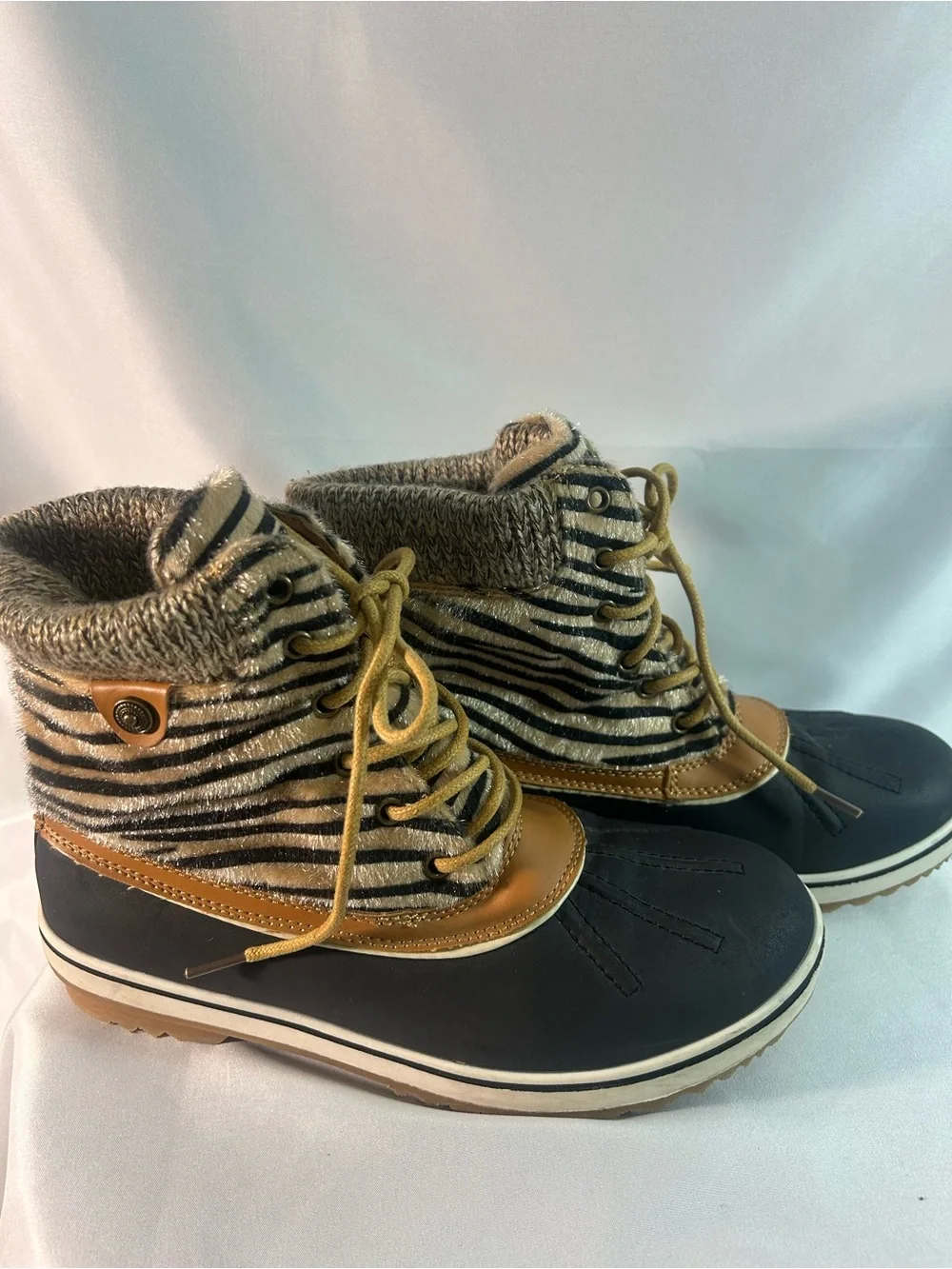 Global Win Black and Tan Kids Winter Lace-Up Boots